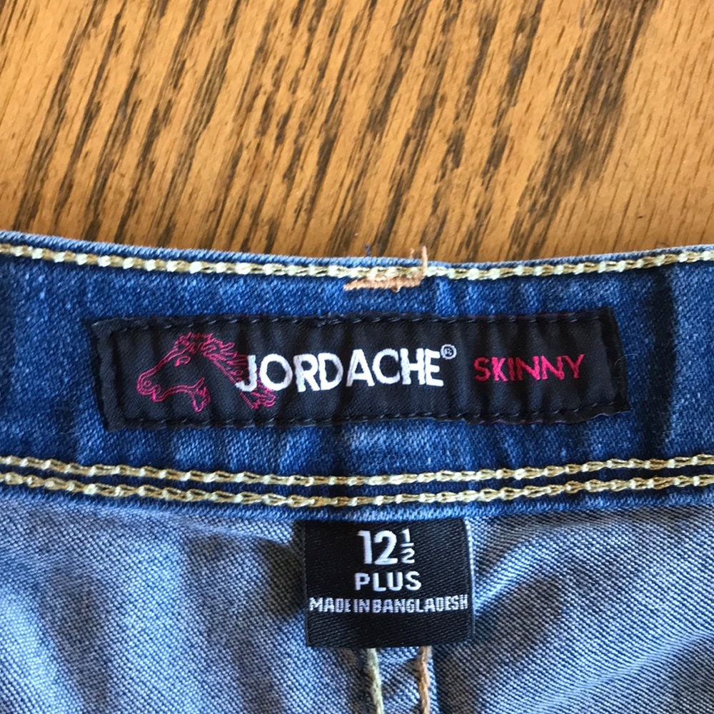 Jordache skinny jeans - Picture 2 of 4